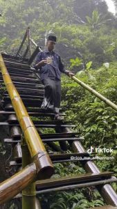 Sandal Slop Pria Kasual Bahan Karet Empuk Anti Slip Import Terbaru