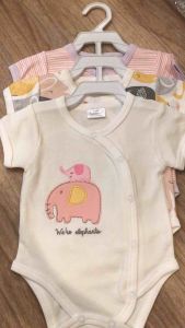 ชุดบอดี้สูท 3 ชุด แบบน่ารัก เนื้อผ้านุ่ม เสื้อผ้าเด็กผู้หญิง ชุดเด็ก เสื้อผ้าเด็กแรกเกิดถึง 9 เดือน มีสต๊อกพร้อมส่ง มีเก็บเงินปลายทาง