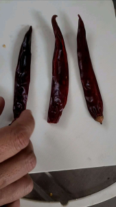 พริกแห้งเผ็ดน้อย พริกทำพริกแกง พริกเม็ดใหญ่ คัดสวย  200 กรัม(เม็ดใหญ่200)