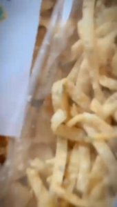 KRIPIK PANGSIT BAWANG 350 gram Rasa bawang daun seledri /KUE BAWANG