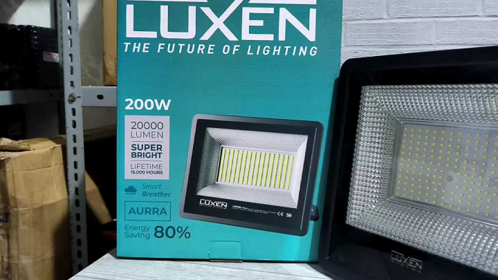 LUXEN AURRA SOROT LED FLOOD LIGHT 200W 200 WATT CAHAYA PUTIH COOL DAYLIGHT 6500K / KUNING WARM WHITE 3000K BAGUS ORIGINAL GARANSI 1 TAHUN ANTI AIR IP65