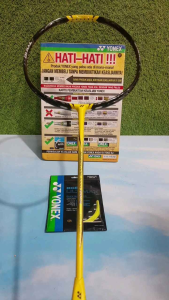 Raket Yonex NanoFlare 1000 Tour Original Raket Badminton\\n\\n Apa Itu Raket Yonex NanoFlare 1000 Tour Original?\\n\\nRaket Yonex NanoFlare 1000 Tour Original adalah raket badminton berkualitas tinggi yang dirancang khusus untuk pemain profesional. Dengan desain ergonomis dan kualitas tinggi, raket ini menjadi pilihan yang tepat bagi para atlet badminton yang ingin meningkatkan kinerja mereka di lapangan.\\n\\n Keunggulan Raket Yonex NanoFlare 1000 Tour Original\\n\\nRaket Yonex NanoFlare 1000 Tour Original memiliki beberapa keunggulan yang menjadikannya pilihan ideal bagi para pemain badminton profesional. Berikut ini adalah beberapa keunggulan utama dari raket ini:\\n\\n* Desain ergonomis yang memudahkan pemain untuk mengontrol raket dan melakukan serangan dengan akurat.\\n* Kualitas tinggi yang memberikan daya tahan dan ketahanan terhadap kerusakan.\\n* Raket ini memiliki berat yang ideal, sehingga memudahkan pemain untuk melakukan serangan cepat dan akurat.\\n* Raket ini dilengkapi dengan teknologi terbaru dari Yonex yang meningkatkan performa pemain di lapangan.\\n\\n Spesifikasi Raket Yonex NanoFlare 1000 Tour Original\\n\\nBerikut ini adalah spesifikasi rinci dari raket Yonex NanoFlare 1000 Tour Original:\\n\\n* Berat: 87 gram\\n* Panjang: 680 mm\\n* Diameter kepala: 690 mm\\n* Material: Grafit\\n* Teknologi: Nanoskin, Isometric, AeroShaft, Aerobrush\\n\\n Mengapa Raket Yonex NanoFlare 1000 Tour Original Cocok untuk Pemain Profesional?\\n\\nRaket Yonex NanoFlare 1000 Tour Original memiliki beberapa fitur yang menjadikannya pilihan ideal bagi para pemain profesional. Berikut ini adalah beberapa alasan mengapa raket ini cocok untuk pemain profesional:\\n\\n Desain Ergonomis Raket Yonex NanoFlare 1000 Tour Original\\n\\nRaket ini dirancang dengan desain ergonomis yang memudahkan pemain untuk mengontrol raket dan melakukan serangan dengan akurat. Desain ergonomis ini juga membuat raket ini nyaman digunakan oleh pemain selama berjam-jam tanpa merasa lelah atau tidak nyaman.\\n\\n Kualitas Tinggi Raket Yonex NanoFlare 1000 Tour Original\\n\\nRaket Yonex NanoFlare 1000 Tour Original dibuat dengan kualitas tinggi yang memberikan daya tahan dan ketahanan terhadap kerusakan. Raket ini juga dilengkapi dengan teknologi terbaru dari Yonex yang meningkatkan performa pemain di lapangan.\\n\\n Bagaimana Cara Menggunakan Raket Yonex NanoFlare 1000 Tour Original dengan Efektif?\\n\\nBerikut ini adalah beberapa tips dan saran untuk menggunakan raket Yonex NanoFlare 1000 Tour Original dengan efektif:\\n\\n Tips Menggunakan Raket Yonex NanoFlare 1000 Tour Original\\n\\n* Latih keterampilan Anda dengan raket ini secara teratur untuk meningkatkan kinerja Anda di lapangan.\\n* Gunakan teknik yang tepat saat bermain badminton dengan raket ini untuk memaksimalkan performa Anda.\\n* Sesuaikan gaya bermain Anda dengan raket ini untuk mendapatkan hasil terbaik.\\n\\n Perawatan Raket Yonex NanoFlare 1000 Tour Original\\n\\nBerikut ini adalah beberapa tips perawatan raket Yonex NanoFlare 1000 Tour Original:\\n\\n* Simpan raket di tempat yang kering dan aman saat tidak digunakan.\\n* Bersihkan raket secara teratur dengan kain lembut untuk menghindari kerusakan.\\n* Hindari membiarkan raket terkena sinar matahari langsung atau suhu ekstrem.\\n* Ganti tali raket secara teratur untuk menjaga performa optimal.\n}