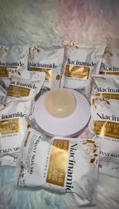 Glow Skin Niacinamide Soap: Hydrating & Anti-Aging Cleanser