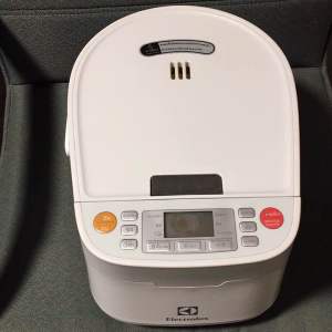 ELECTROLUX หม้อหุงข้าวดิจิตอล (600 วัตต์ 1.2 ลิตร) รุ่น ERC6503W (มือสอง) ใช้งานได้ปกติ มีร่องรอยตามการใช้งาน