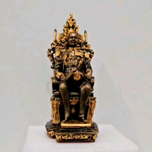 รัชกาลที่ 5 ทรงนั่งบัลลังก์ เนื้อแร่เหล็กน้ำพี้ พระบรมรูปจำลอง เสริมโชคลาภ การงาน ก้าวหน้า ค้าขายรุ่งเรือง