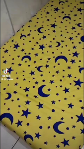 sprei motif bulan bintang set sarung bantal 2 sarung guling 1 bahan katun halus lembut tidak pudar