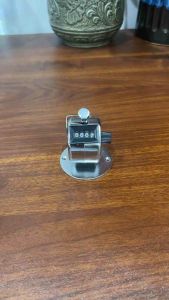 Máy bấm đếm số đếm lượt để bàn bền bỉ