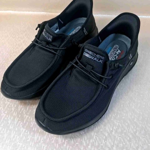 Sepatu Skechers Slip Ins Go Max: Sepatu Pria yang Praktis dan Nyaman\\n\\n Apa Itu Sepatu Skechers Slip Ins Go Max?\\n\\nSkechers Slip Ins Go Max adalah sepatu pria yang dirancang khusus untuk memberikan kenyamanan maksimal selama aktivitas sehari-hari dan olahraga ringan. Dengan desain modern dan bahan berkualitas tinggi, sepatu ini menjadi pilihan tepat bagi Anda yang mencari sepatu slip on pria dengan gaya dan fungsionalitas.\\n\\n Keunggulan Sepatu Skechers Slip Ins Go Max\\n\\nSkechers Slip Ins Go Max memiliki beberapa keunggulan yang menjadikannya pilihan terbaik bagi Anda yang mencari sepatu pria dengan desain modern dan kenyamanan maksimal. Beberapa di antaranya adalah:\\n\\n* Bahan berkualitas tinggi yang tahan lama dan nyaman digunakan\\n* Desain modern yang cocok untuk berbagai gaya dan acara\\n* Ketenangan kaki yang luar biasa dengan teknologi Max Cushioning\\n* Kemudahan penggunaan dengan sistem slip-on\\n\\n Spesifikasi Sepatu Skechers Slip Ins Go Max\\n\\nBerikut ini adalah spesifikasi lengkap dari sepatu Skechers Slip Ins Go Max:\\n\\n* Ukuran: Tersedia dalam berbagai ukuran untuk pria\\n* Warna: Tersedia dalam berbagai pilihan warna menarik\\n* Bahan: Upper terbuat dari bahan berkualitas tinggi, sol terbuat dari bahan karet\\n* Teknologi: Dilengkapi dengan teknologi Max Cushioning untuk kenyamanan maksimal\\n* Fitur: Sistem slip-on untuk kemudahan penggunaan\\n\\n Mengapa Memilih Sepatu Skechers Slip Ins Go Max?\\n\\nAda beberapa alasan mengapa Anda harus memilih sepatu Skechers Slip Ins Go Max sebagai sepatu favorit Anda:\\n\\n Kelebihan Sepatu Skechers Slip Ins Go Max untuk Aktivitas Sehari-hari\\n\\nSkechers Slip Ins Go Max sangat cocok digunakan untuk aktivitas sehari-hari karena:\\n\\n* Desain modern yang cocok untuk berbagai gaya dan acara\\n* Ketenangan kaki yang luar biasa dengan teknologi Max Cushioning\\n* Kemudahan penggunaan dengan sistem slip-on\\n\\n Kelebihan Sepatu Skechers Slip Ins Go Max sebagai Sepatu Olahraga Pria\\n\\nSkechers Slip Ins Go Max juga merupakan pilihan tepat sebagai sepatu olahraga pria karena:\\n\\n* Bahan berkualitas tinggi yang tahan lama dan nyaman digunakan\\n* Desain modern yang cocok untuk berbagai gaya dan acara\\n* Ketenangan kaki yang luar biasa dengan teknologi Max Cushioning\\n* Kemudahan penggunaan dengan sistem slip-on\\n\\n Cara Merawat Sepatu Skechers Slip Ins Go Max\\n\\nAgar sepatu Skechers Slip Ins Go Max tetap awet dan tampil cantik, berikut adalah beberapa tips merawat sepatu:\\n\\n* Bersihkan sepatu secara rutin dengan kain lembut dan sabun cuci pakaian\\n* Jangan memakai sepatu saat sedang hujan atau berada di tempat yang basah\\n* Simpan sepatu di tempat yang kering dan jauh dari sinar matahari langsung\\n\\n Membuat Sepatu Skechers Slip Ins Go Max Tetap Tampil Cantik\\n\\nBerikut adalah beberapa tips untuk membuat sepatu Skechers Slip Ins Go Max tetap tampil cantik:\\n\\n* Gunakan pelindung sepatu saat bepergian untuk mencegah goresan\\n* Jangan memakai sepatu secara berlebihan untuk mencegah aus\\n* Gunakan produk perawatan sepatu berkualitas tinggi untuk menjaga kebersihan dan keawetan sepatu\\n\\nJadi, tunggu apa lagi? Miliki sepatu Skechers Slip Ins Go Max sekarang dan rasakan kenyamanan maksimal selama aktivitas sehari-hari dan olahraga ringan!\"