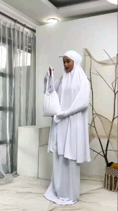 Mukena Sahara Haji dan Umroh Berlengan & Bersleting Crinkle Airflow Warna Hitam dan Putih