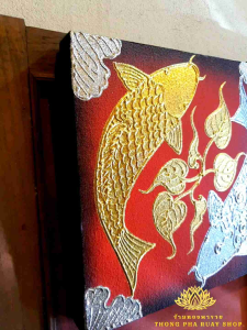 ภาพปลาคราฟเงินทอง พื้นแดงกรอบดำ ขนาดW30H30cm รูปปลามงคลเรียกทรัพย์ ภาพของขวัญ ภาพที่ระลึกเกษียณ