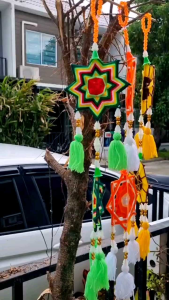 ธุงใยแมงมุมแบบเส้น2ดอกสีส้มขาว เสริมดวง เรียกทรัพย์ ห้อยประดับหน้าบ้าน ร้านค้า งานประเพณีต่างๆ