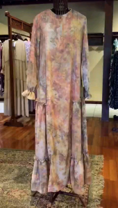 Caroline Dress by Dian Pelangi LIMITED EDITION Busana Muslim Baju Maxi Gamis Abaya Kaftan Gaun Outfit Busui Casual Formal Wanita Hijaber Cantik Anggun Modis Modern Elegan Mewah Model Korea Terbaru Motif Batik Jumputan Hand Made Kekinian