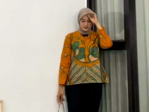 Baju Batik Atasan Wanita Lengan Panjang
