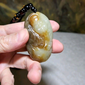 Premium good greasiness natural Nephrite whitish light yellow hue caramel brown God of Wealth Jade pendant/handheld (with certificate) 和田玉且末糖黄口青白油润财神吊坠/手把(带证书)