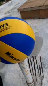 Mikasa Bola Voli MVA 300 jahitan mesin modern kulit import empuk Outdoor and Indoor olahraga pantai