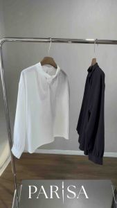 เสื้อเชิ๊ตแขนยาว ดีไซน์คอบิดเกลี่ยว เอาใจสาวออฟฟิศ หรือวัยทำงานกันต่อค่ะ  น้องเป็นคอตตอนเนื้อดีใส่สบายมาก ๆ เหมาะสำหรับอินดอร์และเอาดอร์เลยค่ะ ด้วยที่เนื้อผ้าทอไม่แน่ไม่หนาจึง ถ่ายเทอากาศได้เป้นอย่างดี ดีไซน์คล่องต่อการเคลื่อนไหวไปมาไม่อึดอัด เหมาะสำหรับใ