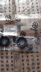 SEAL RODA BELAKANG KIRI NINJA SIL VELG BELAKANG NINJA 150R 92049-1428