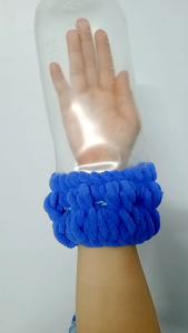 ถุงมือปลอกมือผู้ป่วย จำกัดพฤติกรรมไม่พึงประสงค์ รุ่นไหมนุ่ม อุด้ง สัมผัสนุ่ม สวมใส่ได้ตลอด เจาะรูระบายรอบอันได้2ชิ้น