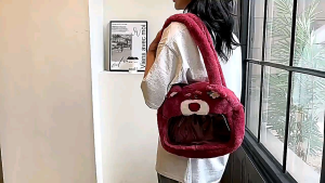 Túi đeo vai lông hoạt hình gấu dâu stitch phối kính