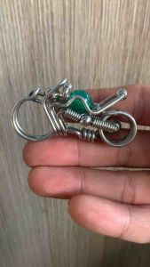 Móc khoá thủ công inox 304 hình dáng xe Motor kết hạt đá phong thủy