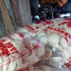 kerupuk retak cap jago gurih renyah terasa ikan yah di tambah ad sambel yah..