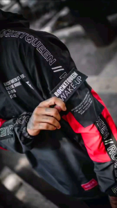 Jaket Cagoule Genious Simple: Bahan Berkualitas Tinggi & Desain Simple dan Nyaman