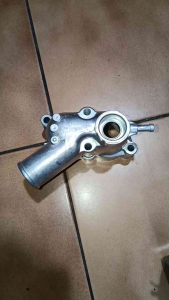 Thermostat Housing Isuzu 4HF1