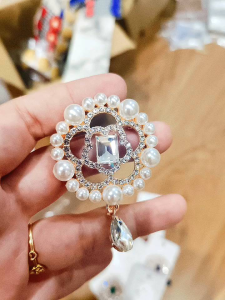 85SK🇲🇾New Style Mutiara Pearl Flower Brooch Raya Pin Rhinestone Tassel Kerongsang Tudung Elegant Wanita Gift