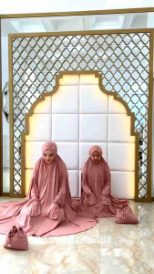 Mukena Umroh Terbaru 2024: Jersey Zainab Berlengan Khadijah & Swaroski Penutup Dagu