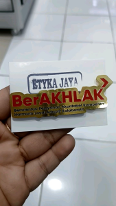 pin BERAKHLAK Kuningan Magnet