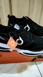 Ortus Hitam Putih Sepatu Running Sneaker Olahraga Pria & Wanita