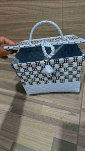 พยาบาลใหญ่ กล่องเครื่องสําอาง ใส่เงิน กล่องสานเส้นพลาสติก (ทางร้านคละสีให้)