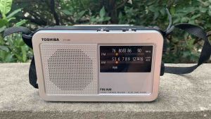 ĐÀI RADIO BÃI NHẬT 2 BAND TOSHIBA TY-HR1 – HÌNH THỨC ĐẸP NGHE RÕ BỀN BỈ THEO NĂM THÁNG