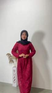 JMV-MAXI DRESS LEZA: Pakaian Formal Brokat untuk Acara Resmi