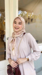 Kerudung Segi Empat Elzatta Kaila Mughal Flower