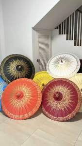 ร่มเคลือบสีน้ำมัน ลายไทยกนก 1417 นิ้ว