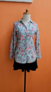 atadan kemeja wanita hijau muda sage motif bunga orange  POINT ONE cewek M lengan panjang