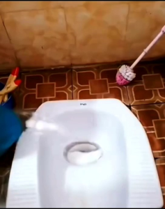 Pembersih Toilet Clink: Cara Membersihkan Kerak pada Kamar Mandi & Dinding