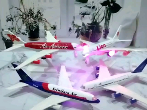 Diecast minuatut koleksi pesawar bessi musik dan lampu