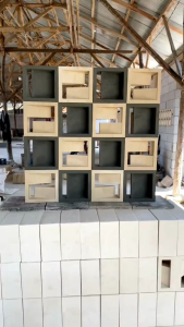 Roster beton Lubang angin Anti tampias Hiasan dinding Varian motif kombinasi Warna putih abu merah