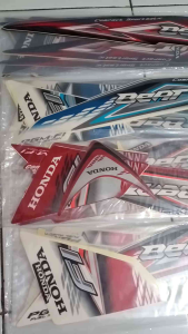 Striping Lis Body Polet Motor Beat 2014 Warna Putih