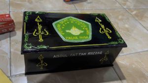 Kotak Tempat Sabuk Organisasi PN Pagar Nusa Dari Kayu Jati Motif Ukir Warna Logo Pn Pagar Nusa (FREE UKIR NAMA) / Tempat Penyimpanan Sabuk Mori Pagar Nusa Pn / Kotak Penyimpanan Sabuk Mori Pagar Nusa Kayu Jati / Kotak Sabuk Mori Pagar Nusa Aesthetic