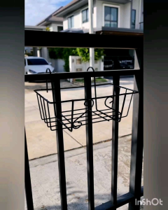 ตะกร้าเหล็กอเนกประสงค์ รางวางต้นไม้แบบแขวนราวระเบียง สไตล์ยุโรป