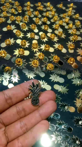 pin enamel Chrom gold