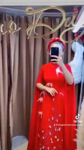 Áo dài thiết kế xẻ tay đuôi dài lông khổng tước siêu sang