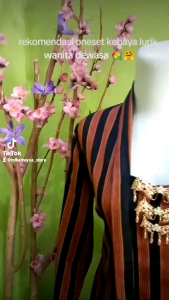 Kebaya Lurik Kutubaru Wanita Dewasa: Desain Elegan dan Bahan Nyaman