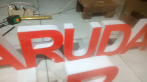 Huruf timbul akrilik letter/huruf nyanla. ukuran 10-50cm