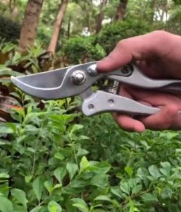 Made in Japanที่ตัดกิ่งไม้ กรรไกรตัดกิ่งไม้ กรรไกรทำสวนทำจากเหล็ก SK5 ตัดกิ่งไม้ได้อย่างง่ายดาย ตัดกิ่งขนาด 22 mm