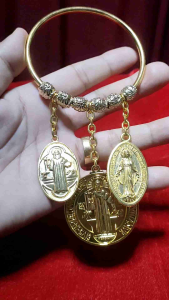St. Benedict Miraculous Medal Gold for Protection Against Evil Door Hunger with Pouch for All Season Gifts