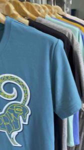 เสื้อยืด คอกลม แขนสั้น สกรีนลาย